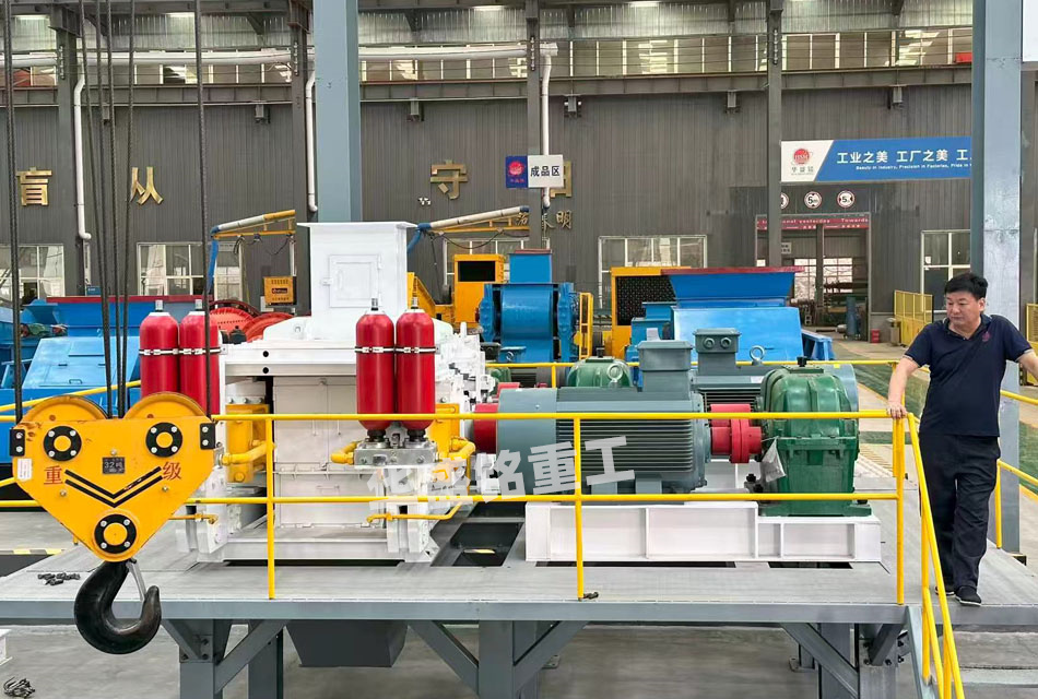 輥磨機高壓對輥破碎機裝車發往河南信陽