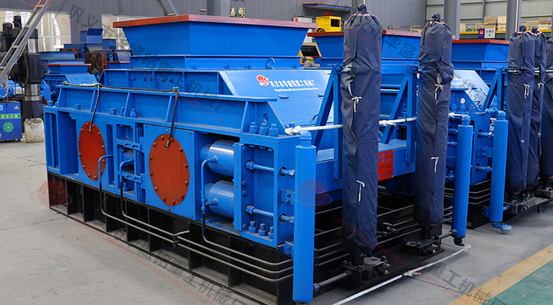 時(shí)產(chǎn)50噸液壓對(duì)輥制砂機(jī) 時(shí)產(chǎn)50噸液壓對(duì)輥制砂機(jī)