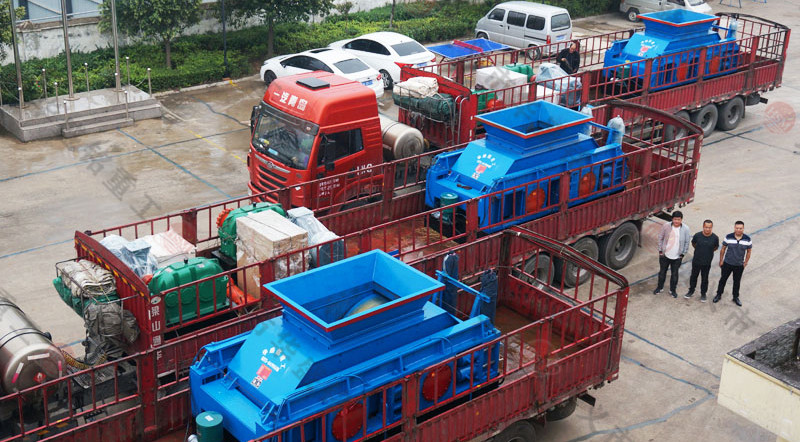 粗料石對輥破碎機(jī) 粗料石對輥破碎機(jī)